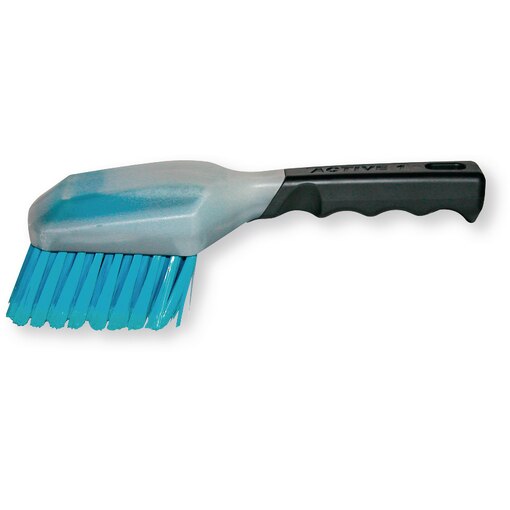 Brosse à main avec réservoir